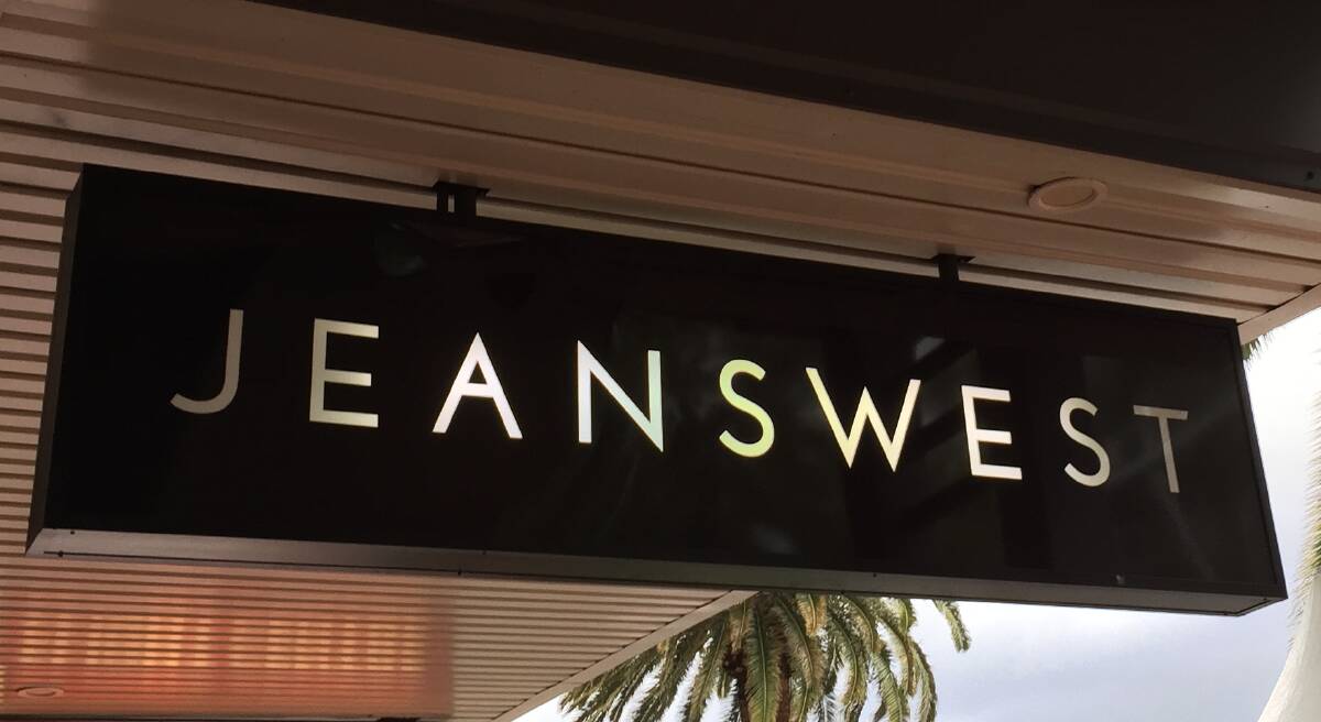 HANGING ON: Tamworth's Jeanswest store will remain open. Photo: Billy Jupp 
