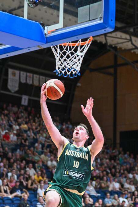 Mitch McCarron scores two points for the Boomers. Picture by Enzo Tomasiello