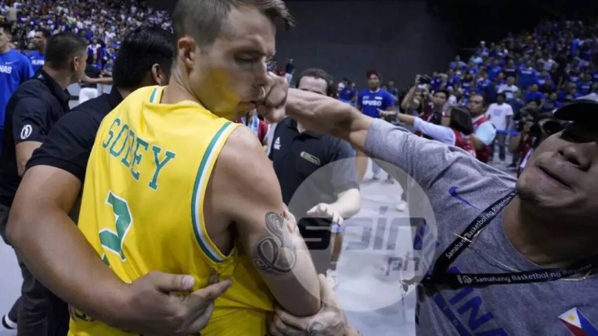 Boomers player Nathan Sobey is punched in the face during the extraordinary brawl. Photo: Spin.ph