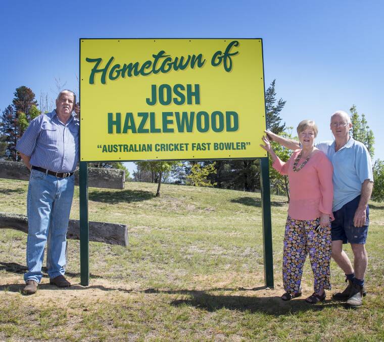 SIGN OF THE TIMES: Trevor Hazlewood, Anne and Winston Doak with the eye-catching profiessional sign. Photo: Peter Hardin 251018PHA059