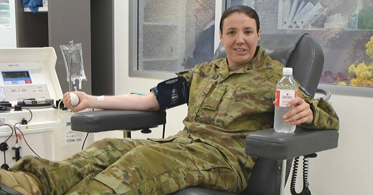 DUTIES: Trooper Felicity Lofts was among 10 people associated with 12th/16th Hunter River Lancers and 11th Combat Service Support Battalion who donated blood products today. 011119CMA03