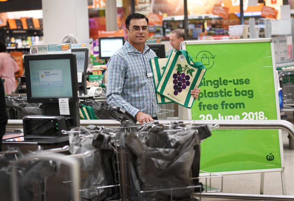 CHANGE IN THE BAG: Woolworths Tamworth store manager Clay Dawson said team members had been talking with customers to ensure they knew about the upcoming change. Photo: Gareth Gardner 300518GGB002