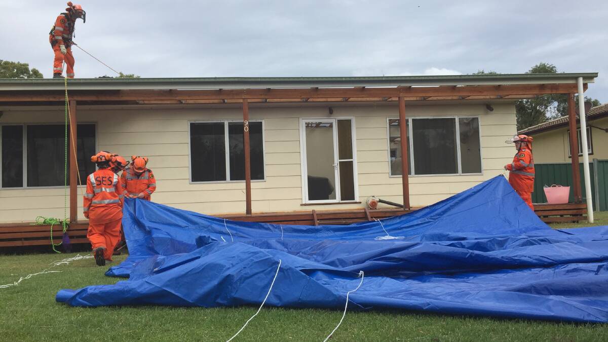 SES crews work on tarping Mr Baldwin's home.