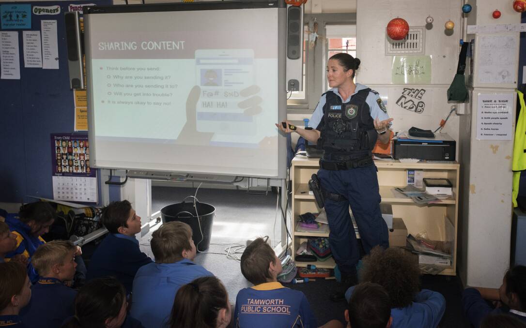 New world: Senior Constable Michelle King talks to Tamworth Public students about the dangers and importance of privacy in the online world. Photo: Peter Hardin 190819
