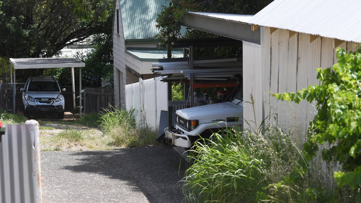 No through road: The laneway off Dowell Avenue behind five houses on Darling Street that has been sold off to a neighbouring property at auction for $60,000 for further development. Photo: Gareth Gardner