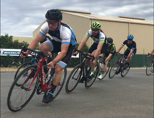 Tamworth cyclists enjoy overcast conditions for criterium races