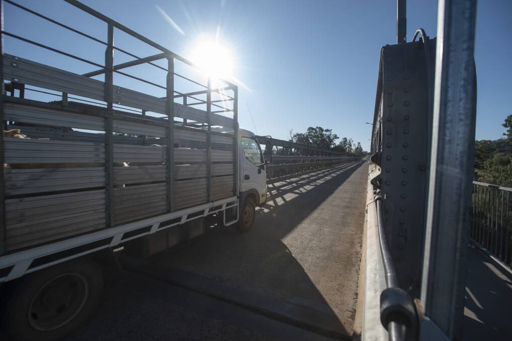 15-TONNE: The load limit on Namoi River Bridge will stay in place until repairs are completed. Photo: Peter Hardin