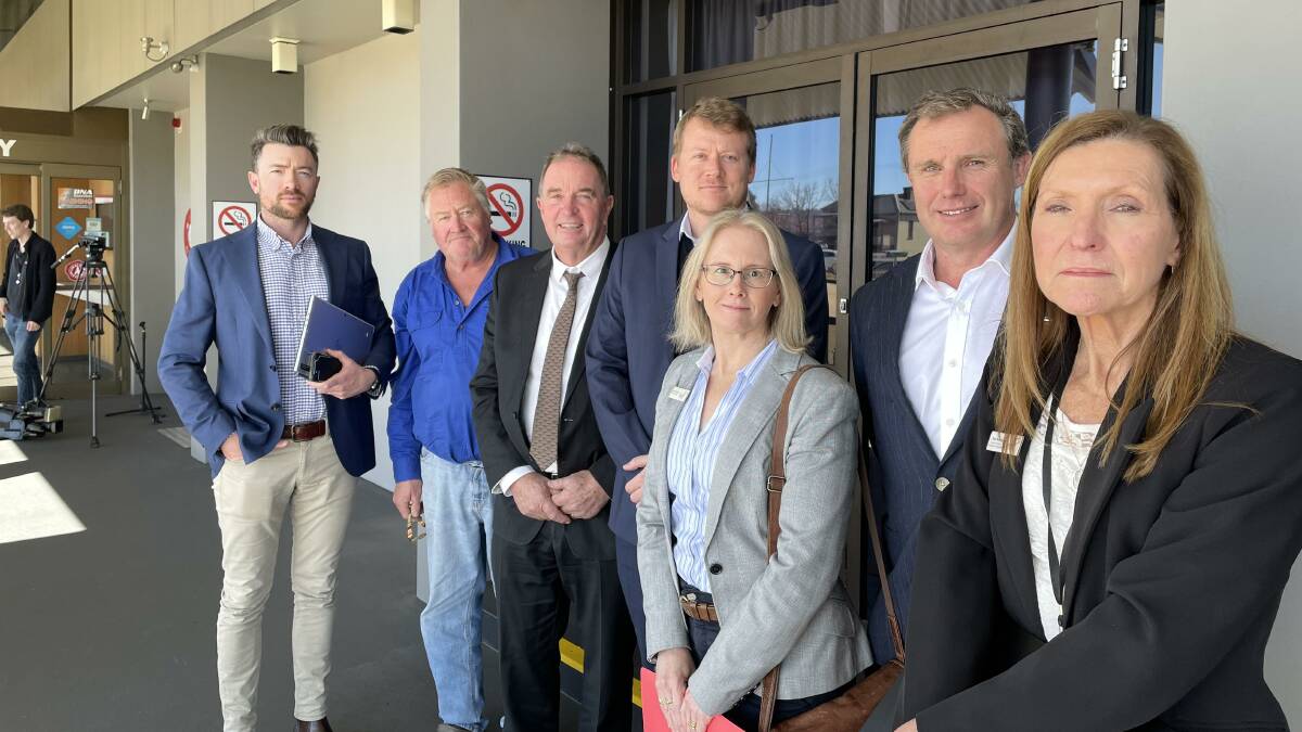 Armidale mayor Sam Coupland, second from right, is joined by other mayors, councillors and council staff from Armidale, Uralla and Walcha at the inquiry in Armidale. Picture by Lydia Roberts