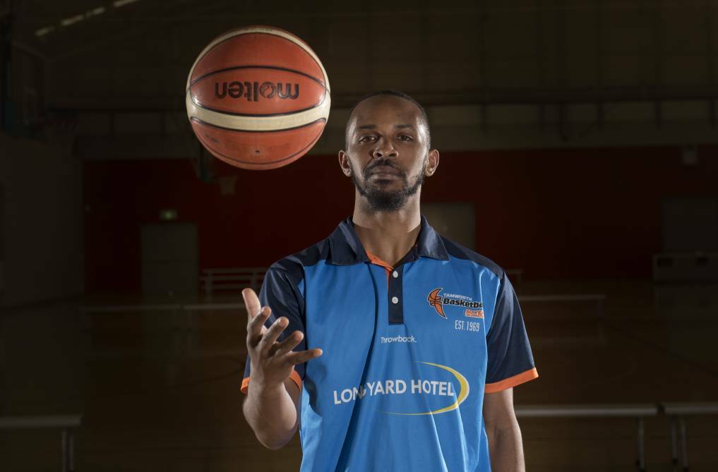 SWISH: The Thunderbolts have re-signed US point guard Quayshun Hawkins. "He's a very high IQ basketballer who makes the guys around him better," says Bolts coach John Ireland.