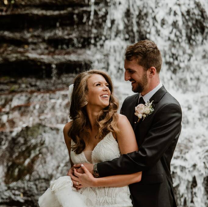 BLUE MOUNTAINS BLISS: The couple on their big day. Photo: Rachel Deane/Finishing Image Photography