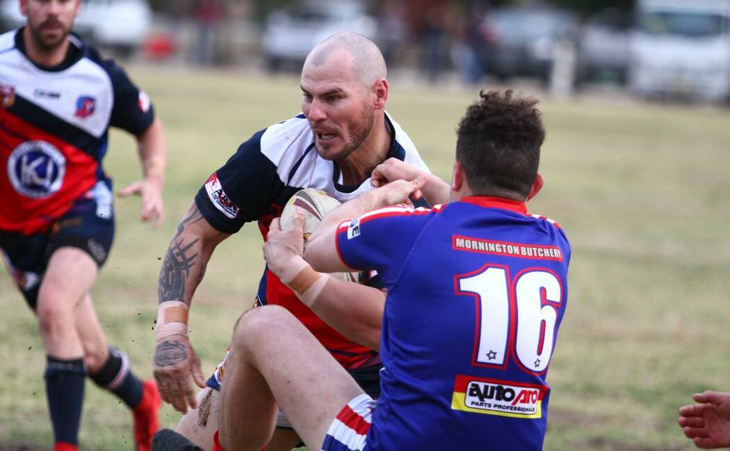 Bad to the bone: Chris Vidler inflicts pain on the Bulldogs last season. Photo: Mark Bode 