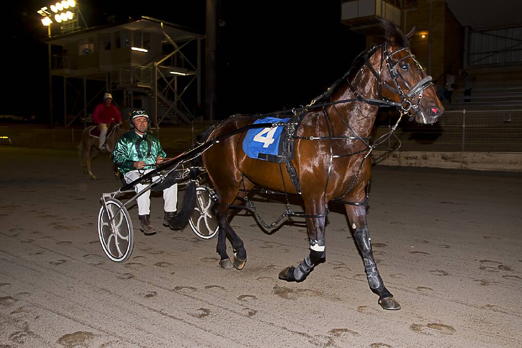 DOUBLE ACT: Quincy Storm and Paul Grima after their win at Tamworth on Wednesday night. Photo: PeterMac Photography