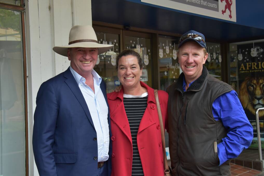 ON THE TRAIL: Former Deputy Prime Minister Barnaby Joyce catching up with some old friends in Beardy Street on Wednesday afternoon. Photo: Rachel Baxter.