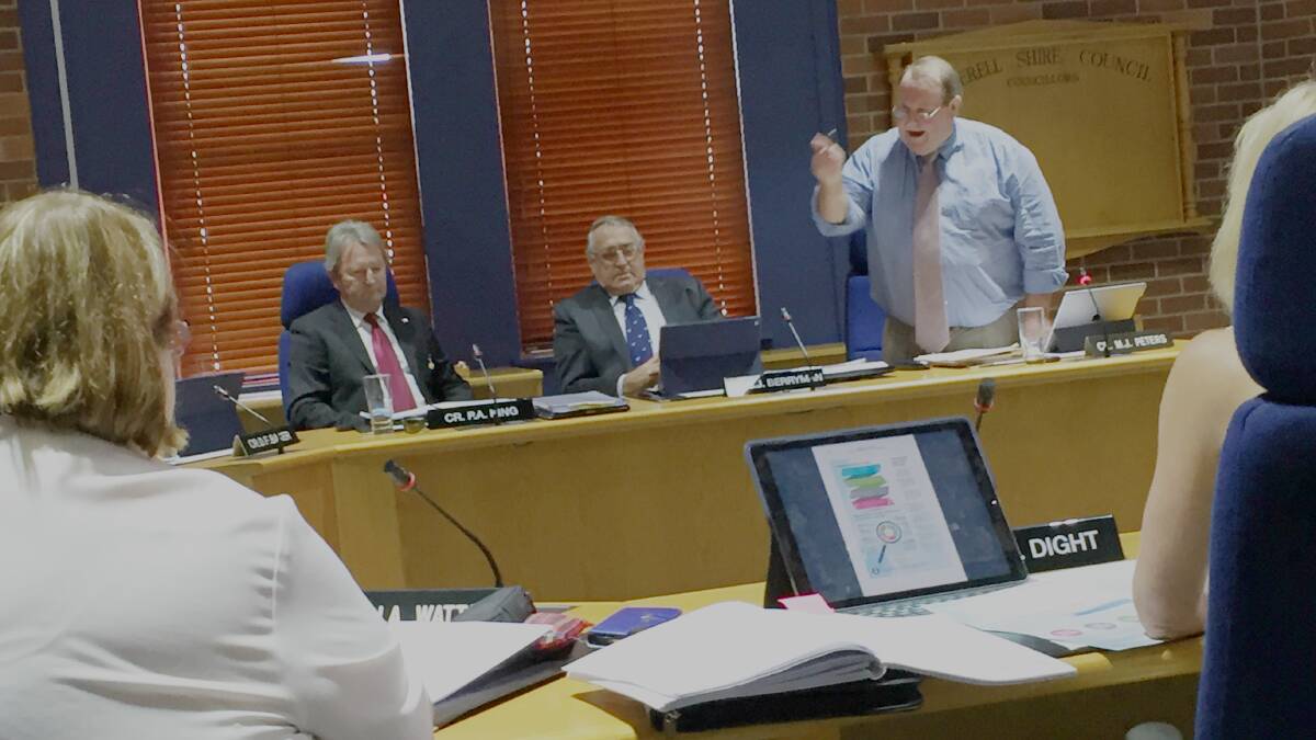 DEBATE: Inverell councillor Mal Peters stands to make a point during the special meeting of council on Wednesday. 