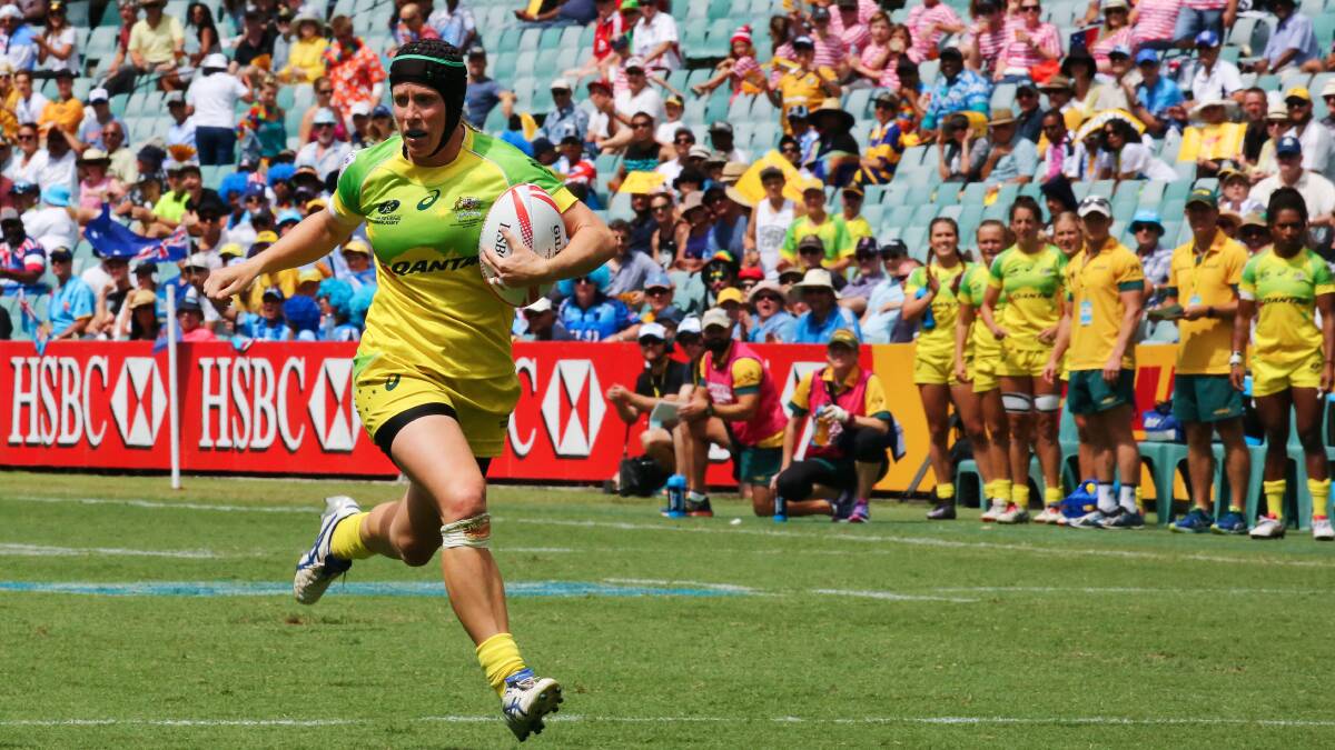 LEND A HAND: Australian Rugby Sevens player Gemma Etheridge will mentor the UNE Lions team in the national series. Photo: ARU. 