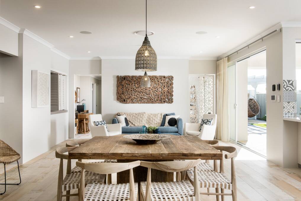 BEACH VIBES: This coastal dining area with rustic touches is located in Western Australia and was designed by Jodie Cooper Design. Photo supplied by Houzz. 