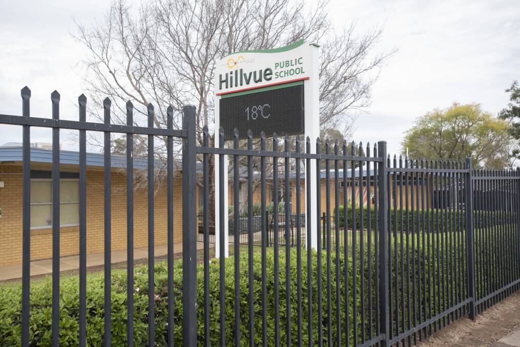 CLOSED: Authorities have confirmed Hillvue Public School in Tamworth has closed for cleaning and contact tracing. Photo: File