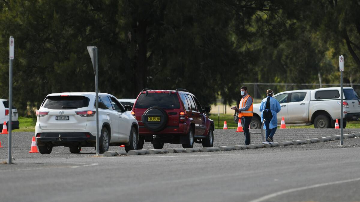 LINING UP: Cars continued to queue at Tamworth's drive-through COVID-19 clinic on Tuesday after a busy start to the week. Photo: Gareth Gardner