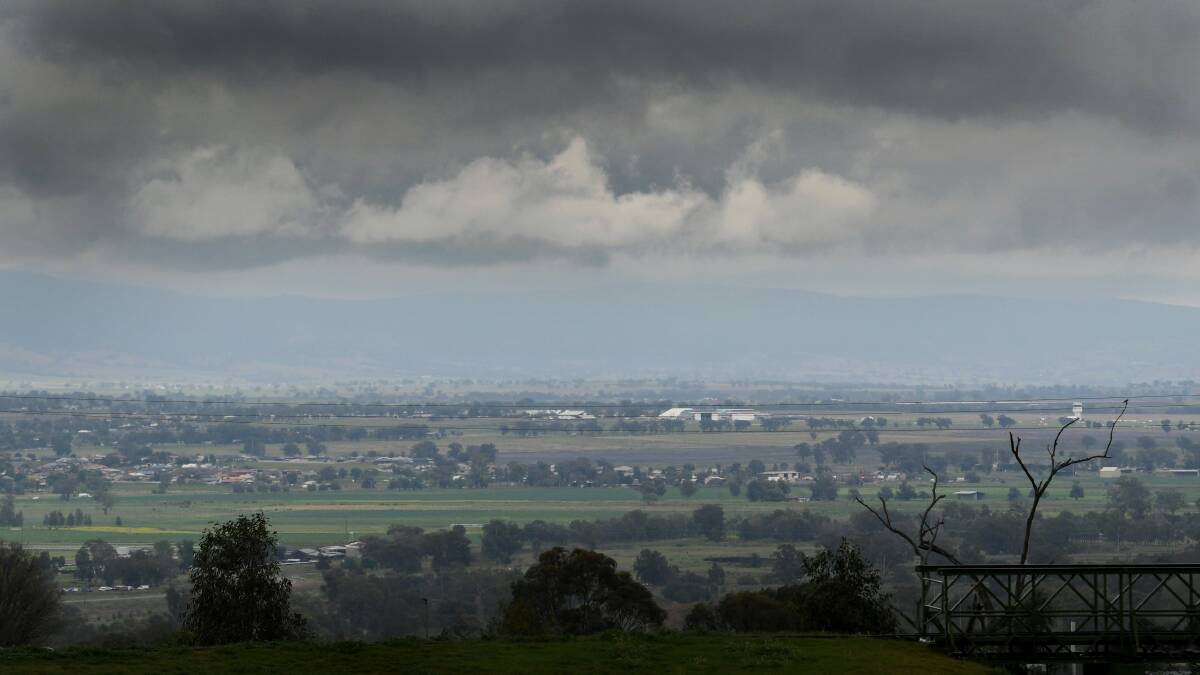 OMINOUS: Rain clouds hung around Tamworth on Tuesday morning, after a late thunderstorm the night before. Photo: Gareth Gardner