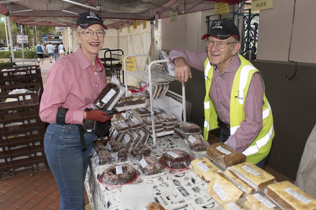 No sale: Tamworth's Peel Street markets can't be held until inflexible rules designed for massive metropolitan markets are loosened, say organisers. Geraldine and Alston McKay at last year's Christmas market. Photo: Peter Hardin