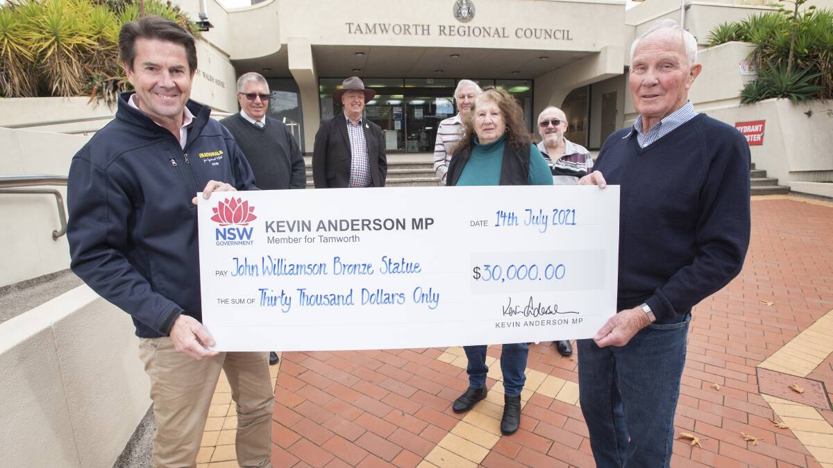 NEW STATUE: Tamworth MP Kevin Anderson hands country music founder Max Ellis a cheque for a new John Williamson statue. Photo: Peter Hardin 140721PHB003