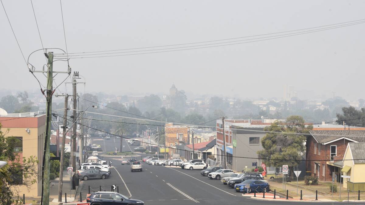 DEADLY THREAT: smoke blanketed Tamworth, Armidale and other New England towns after bushfires last year. Photo: Peter Hardin 