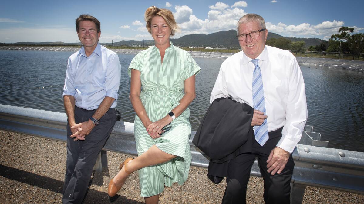 COOLING OFF: Tamworth MP Kevin Anderson, Water Minister Melinda Pavey and Tamworth Mayor Col Murray met up to talk water on Friday. Photo: Peter Hardin