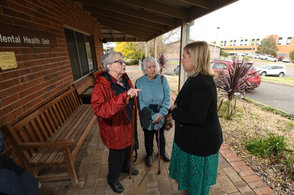 Tamworth mental health advocates Joan Wakeford and Di Wyatt talk with minister for mental health Bronnie Taylor. Picture by Gareth Gardner
