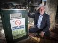 BUTT OUT: No-smoking signs across the CBD will be replaced to include e-cigarette messaging, Tamworth mayor Russell Webb said. Photo: Peter Hardin