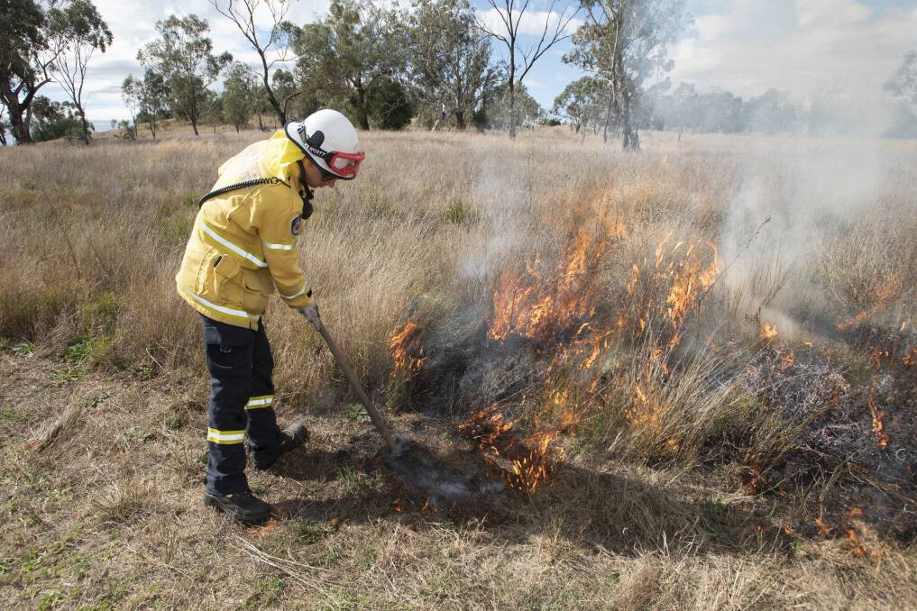 PREPARATION: Hazard reduction burning to prepare for the upcoming bushfire season in Mullaley. Photo: Peter Hardin 030821PHA054
