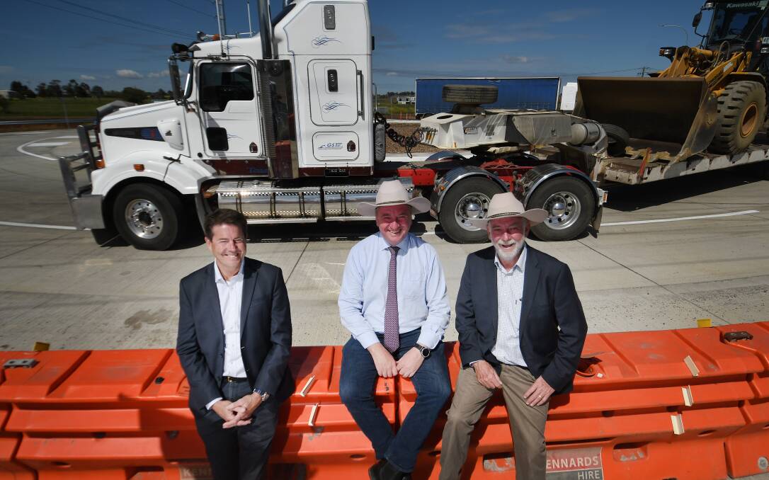 Tamworth MP Kevin Anderson, New England MP Barnaby Joyce and Tamworth mayor Russell Webb at the opening of the new roundabout. Picture by Gareth Gardner 