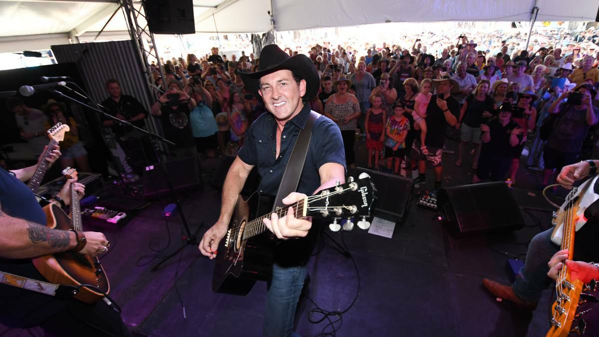 FREE CONCERTS: Lee Kernaghan, who is celebrating 40 years since his Star Maker win, will perform for free in April. Photo: Gareth Gardner, file