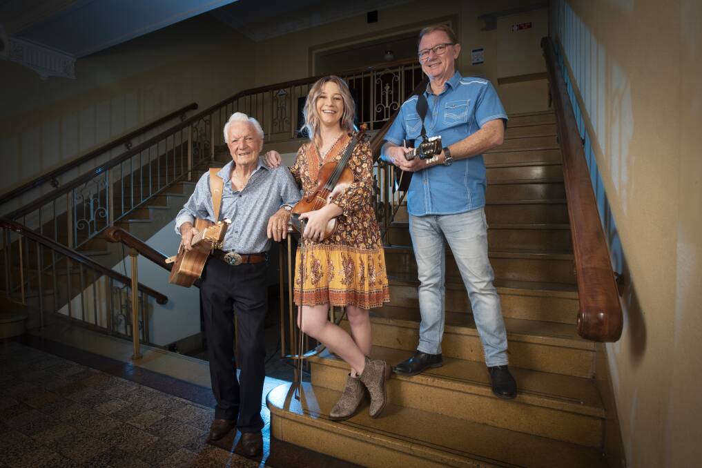 Ashleigh Dallas with her father Brett and grandfather Rex at the Tamworth Town Hall. Photo: Peter Hardin