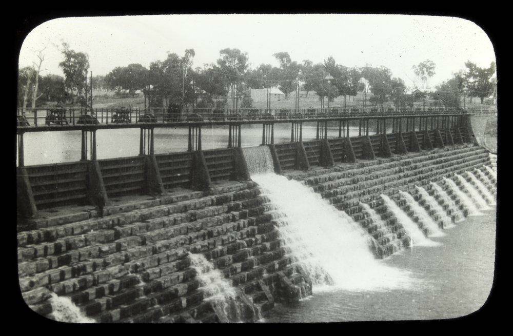 In drought in 1915 the middle Murray had dried up (see picture above), but the Goulburn Weir on the Goulburn River (pictured here) was diverting 500ML a day upstream. 