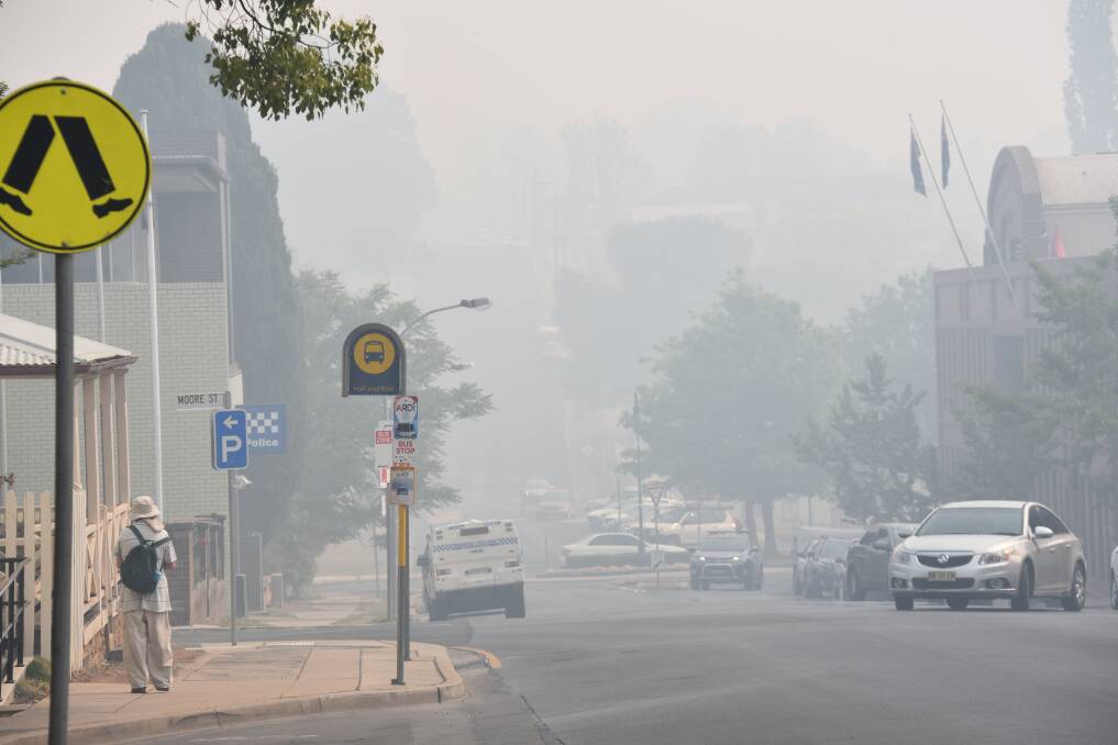 SMOKE: Armidale residents were warned to remain inside as smoke choked the town. Photo: Nicholas Fuller