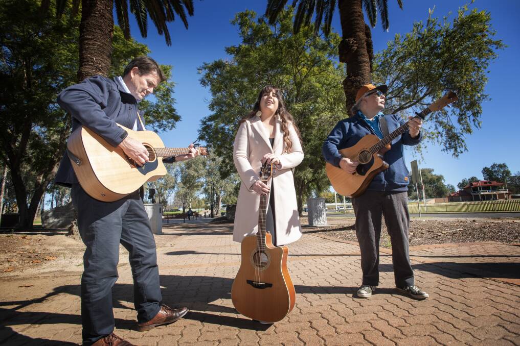 NEW GROOVE: Tamworth MP Kevin Anderson, artists Loren Ryan and Buddy Knox at BIcentennial Park. Photo: Peter Hardin 190620PHB141