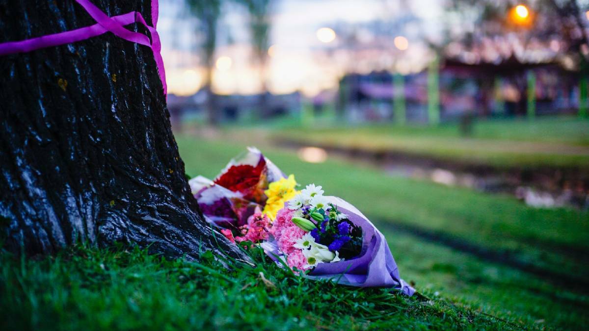 REMEMBER: Tributes at the scene of the drowning at Armidale Dumaresq Creek in September 2016. Photo: Matt Bedford