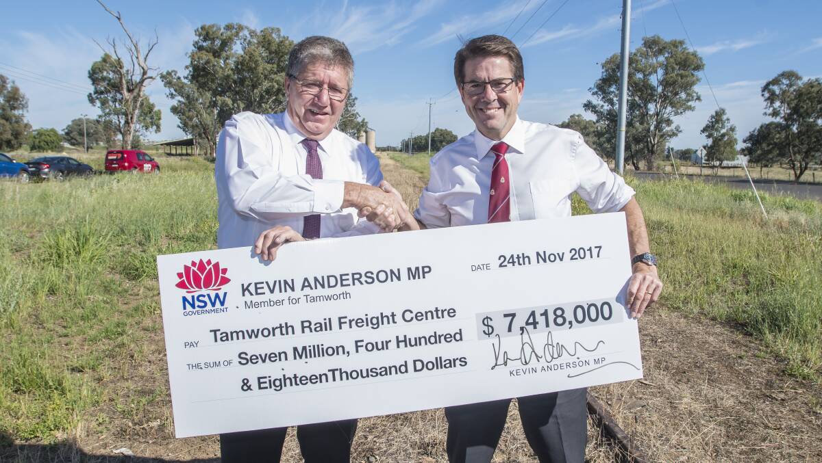 FREIGHT HUB: Mayor Col Murray and Tamworth MP Kevin Anderson accept the cheque for the freight hub in November 2017. Photo: Peter Hardin