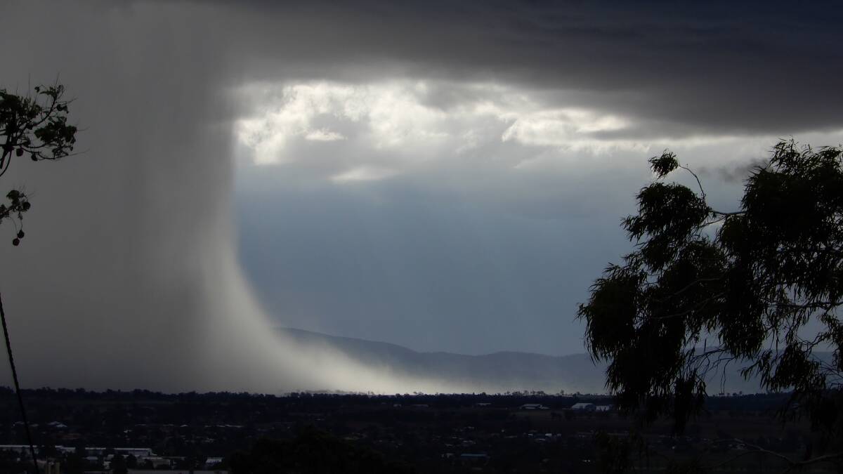 HEAVY RAIN: Storms coming into Tamworth on Sunday afternoon spotted from Raglan Street. Photo: Gaye and Colin Johnson-Weeks