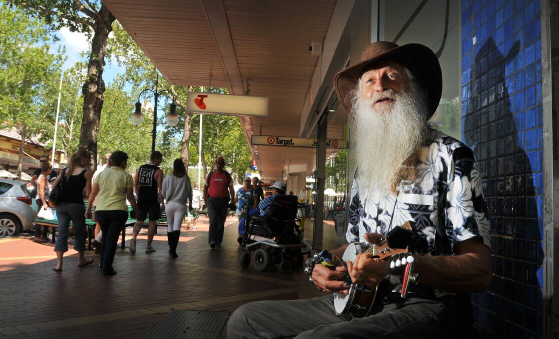 FIRST NOTE: Busker Rob Leereveld was one of the first buskers to hit the streets of Tamworth in 2015. Photo: Gareth Gardner, file.