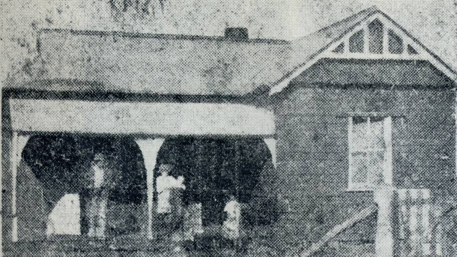 SPOOKY: The house in Guyra that became the subject of multiple stone-throwing attacks. Photo: Sunday Times, 1921.