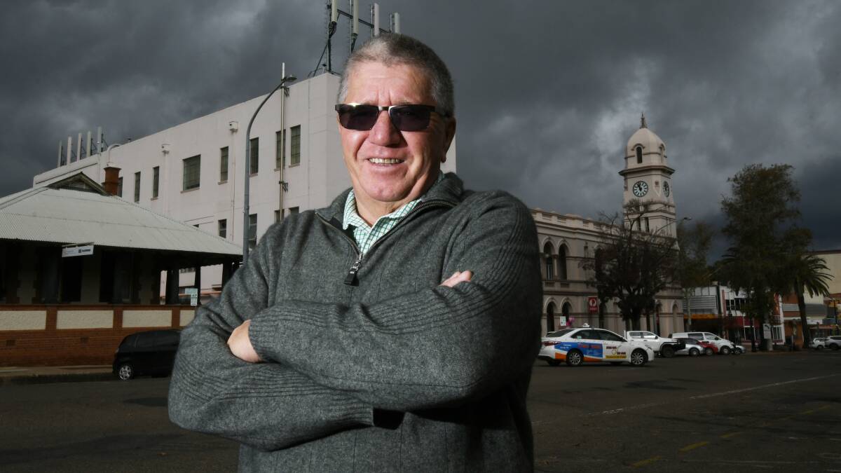 HOW-TO: Tamworth Regional Council mayor Col Murray will lead the candidate sessions. Photo: Gareth Gardner 040621GGB08