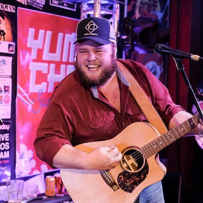 HUGE SUCCESS: Toyota Star Maker 2018 winner Brad Cox pulled big crowds at The Albert Hotel for Hats Off to Country Festival. Photo: Tamworth Regional Council