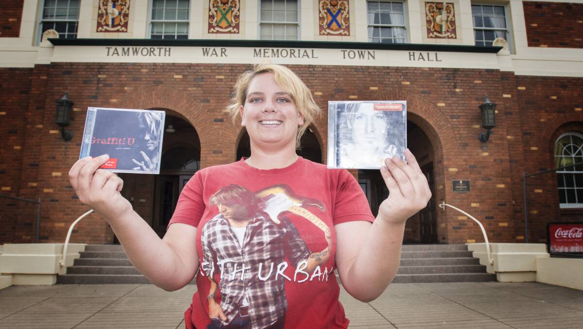 FAN MANIA: Keith Urban fan Stephanie Hill outside Town Hall where Urban plays his drought relief concert on Tuesday night. Photo: Peter Hardin