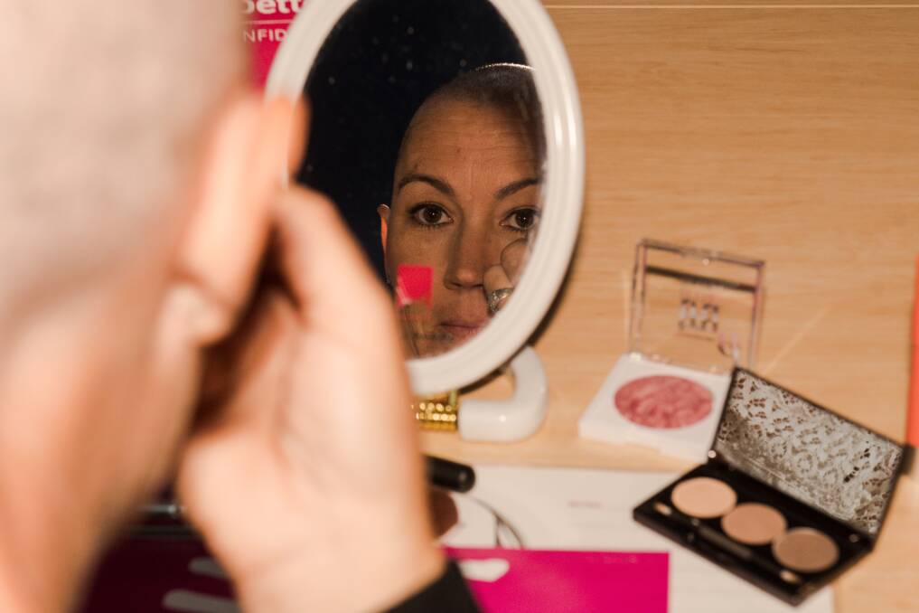 REFLECTION: Shari O'Neill applies eyeshadow at the Look Good Feel Better Workshop. Photo: Peter Hardin