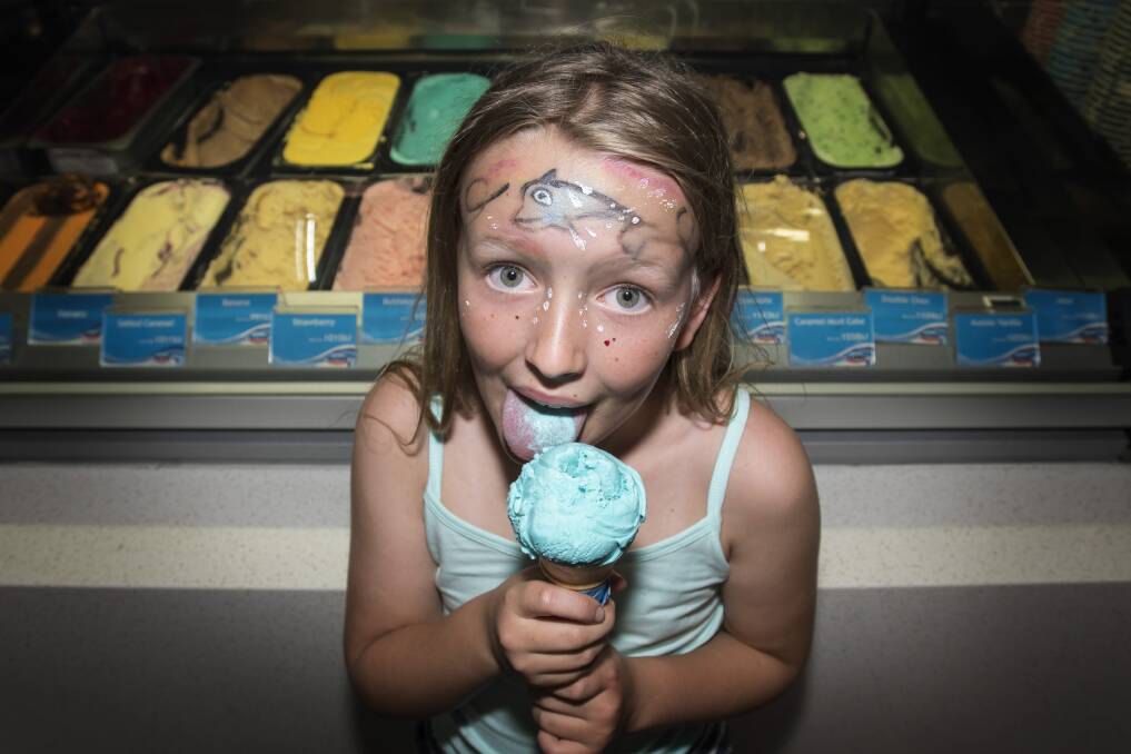 KEEP COOL: Kiralee Pearson cools off with an icecream. Photo: Peter Hardin
