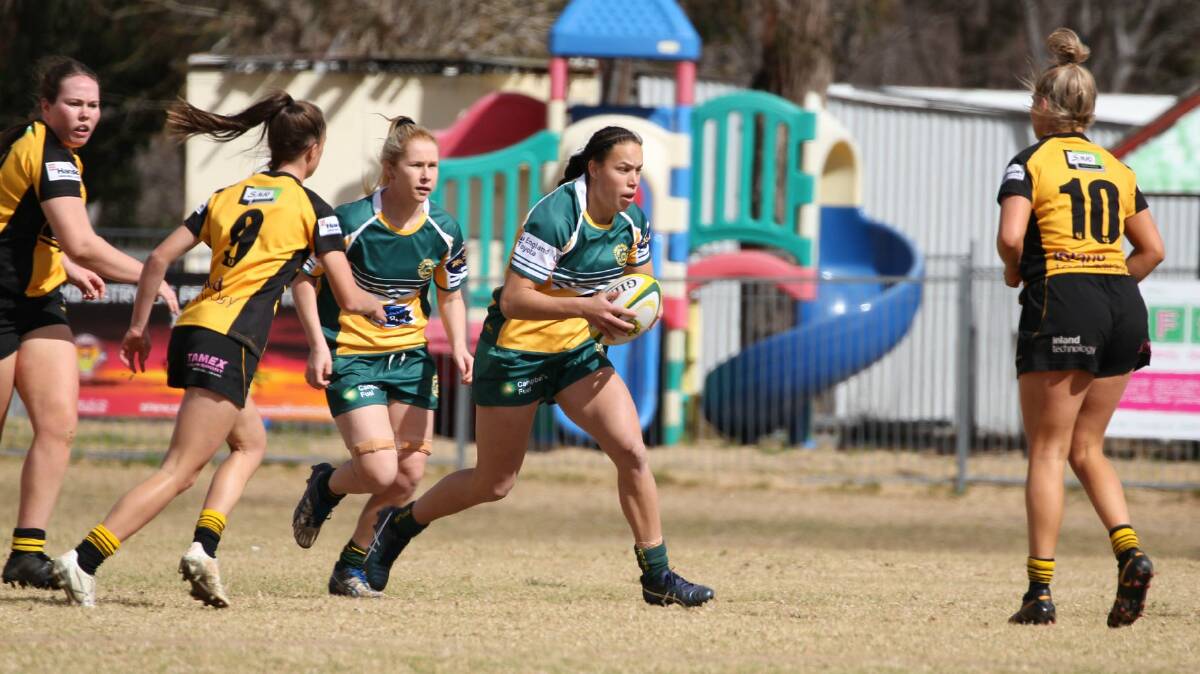 Determined: Rhiannon Byers runs the ball against the Tamworth Pirates during their last clash in Inverell. Photo: Lynverell Photography.