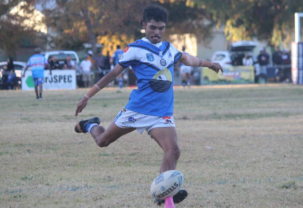 Smith kicks on of his many goals for the year in Kootingal. Picture by Zac Lowe.