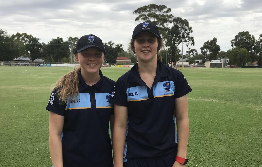 Lara Graham and Jess Davidson's ACT/NSW Country side are through to the Twenty20 final at the Female Under-18 Championships.
