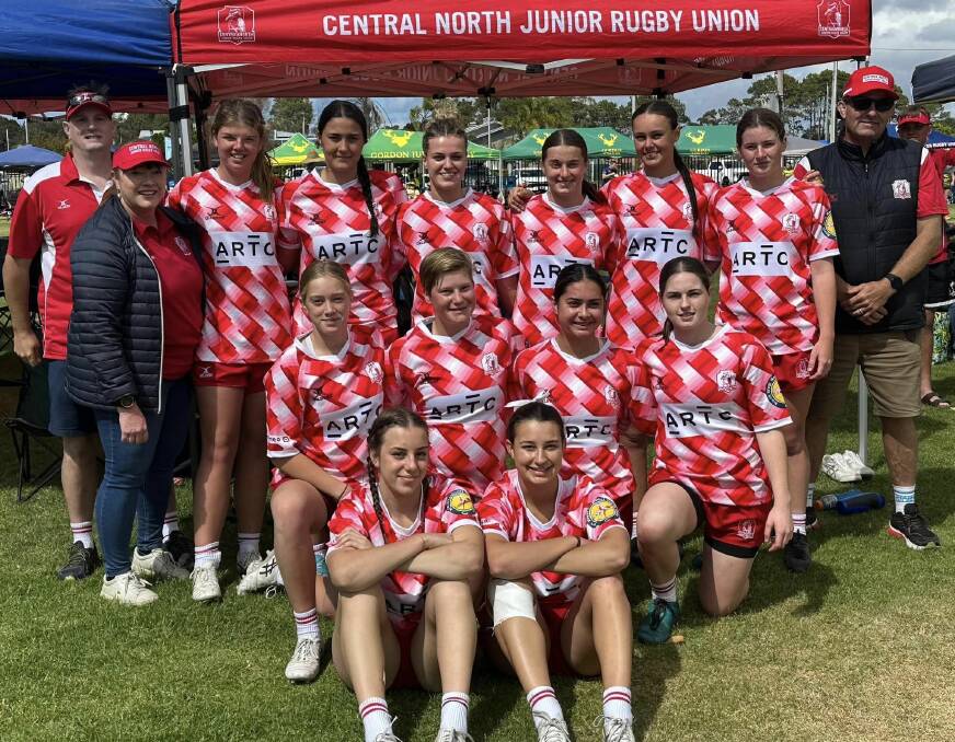Dietrich (middle row left) and her Central North under 17s side won the Plate final at the State 7s Championships. 